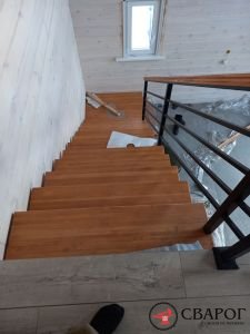 Строгая лестница с площадкой 4