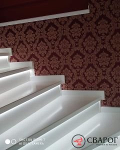 Белая деревянная лестница Рим с подсветкой фото5