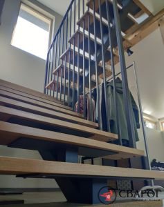 Лестница на монокосоуре с площадкой в стиле лофт "Пула"фото8