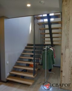 Лестница на монокосоуре с площадкой в стиле лофт "Пула" фото3