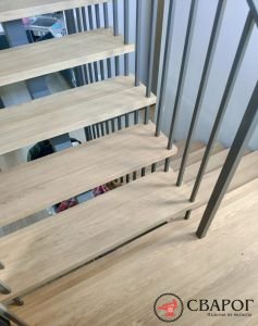Лестница на монокосоуре с площадкой в стиле лофт "Пула"фото6