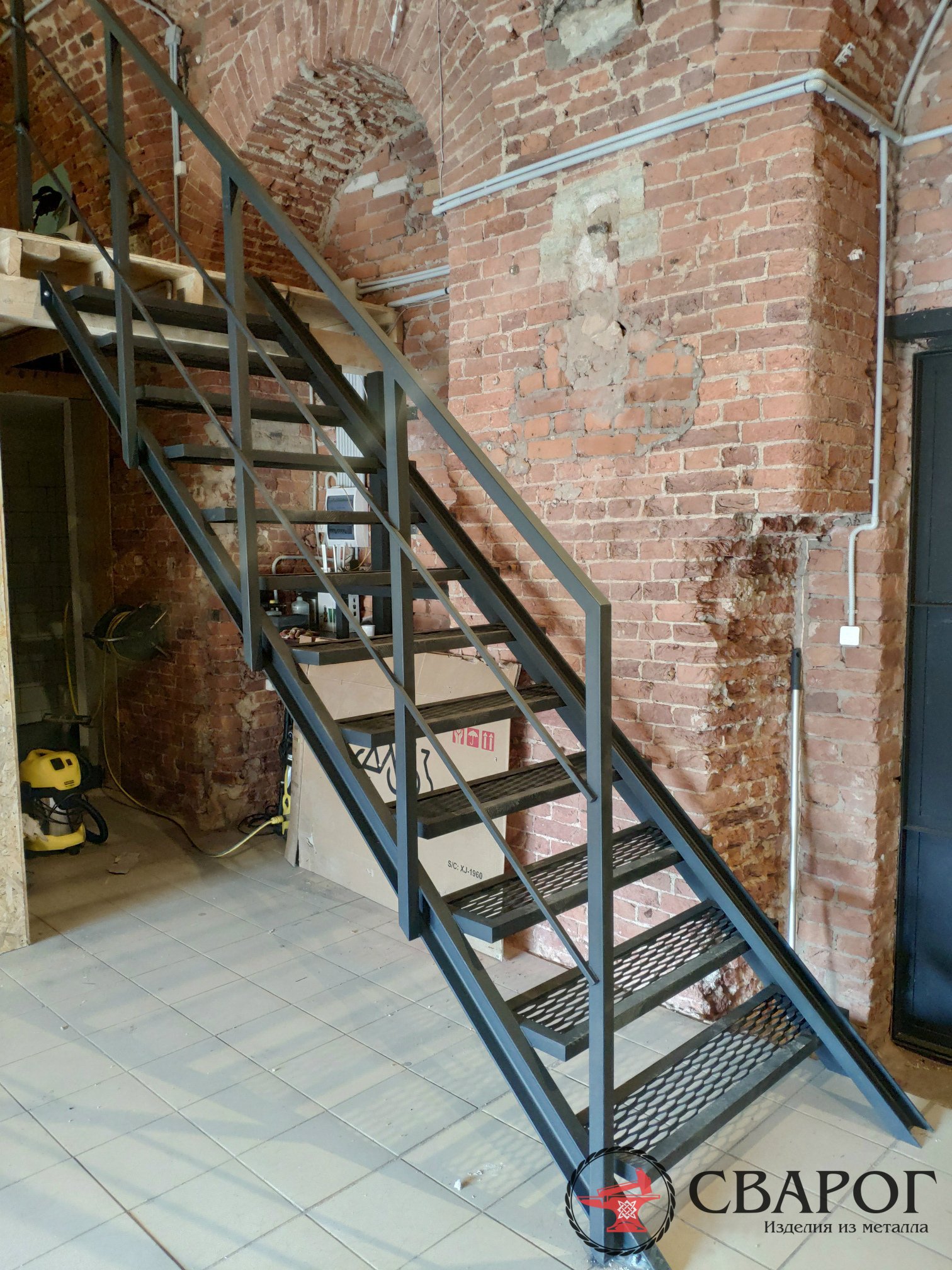 Прямая лестница на двух косоурах со ступенями ПВЛ "Биржай"фото8