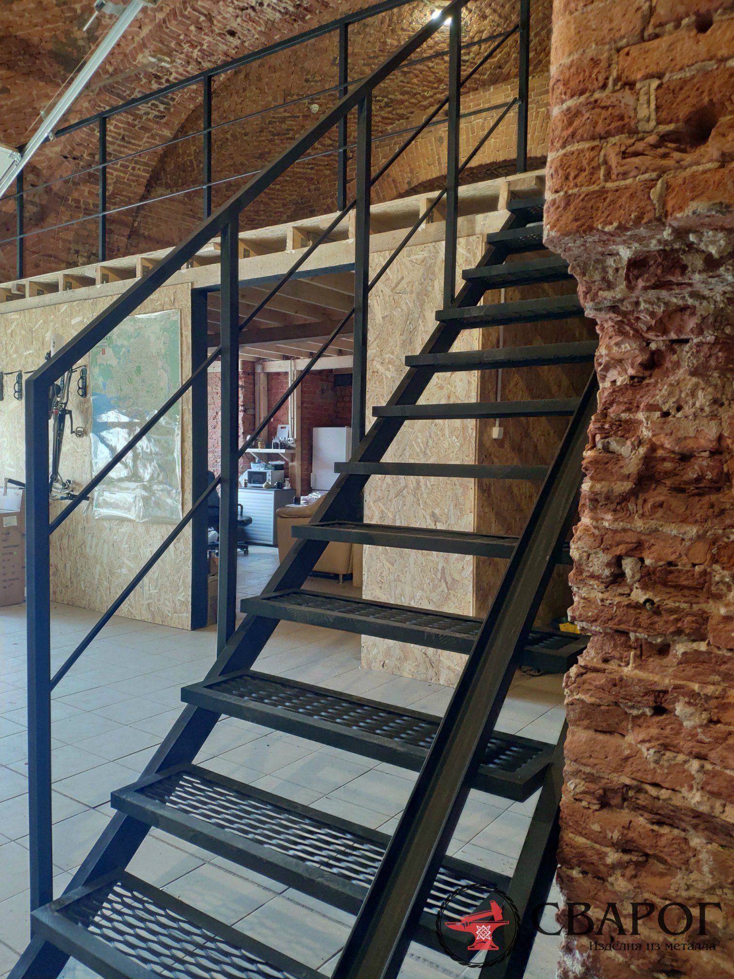 Прямая лестница на двух косоурах со ступенями ПВЛ "Биржай"фото
