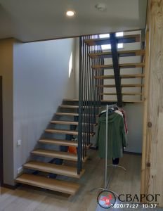 Лестница на монокосоуре с площадкой в стиле лофт "Пула" фото2