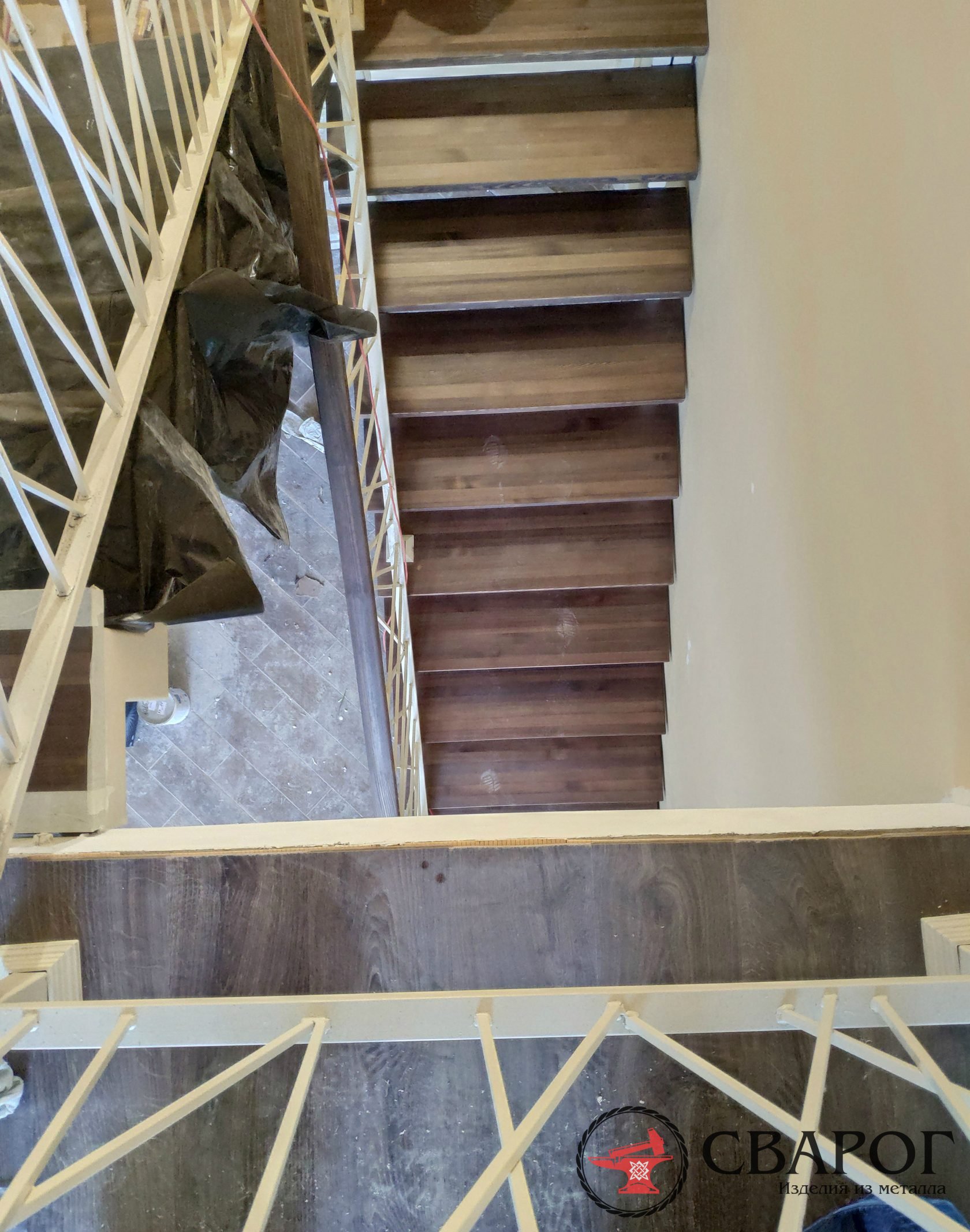 Лестница на двух косоурах с перилами лофт "Лимерик" фото7