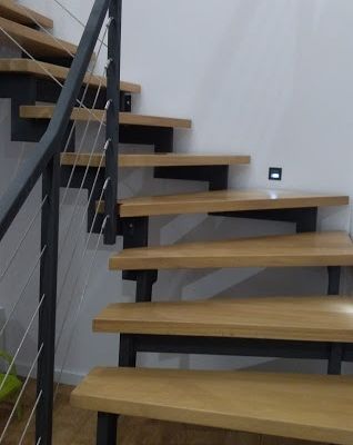 Лестница на двух косоурах с тросовами перилами "Котор" фото1